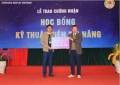 Công ty Samsung Display Việt Nam trao học bổng kỹ thuật viên tài năng cho sinh viên Nhà trường
